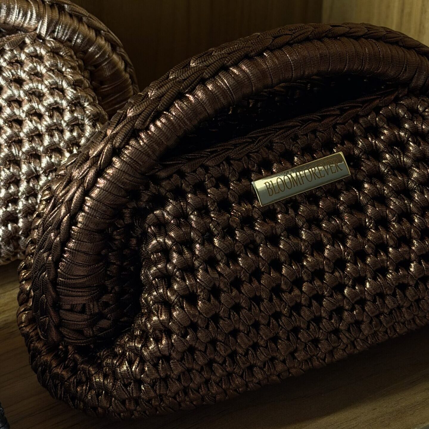 Medium – circle brown