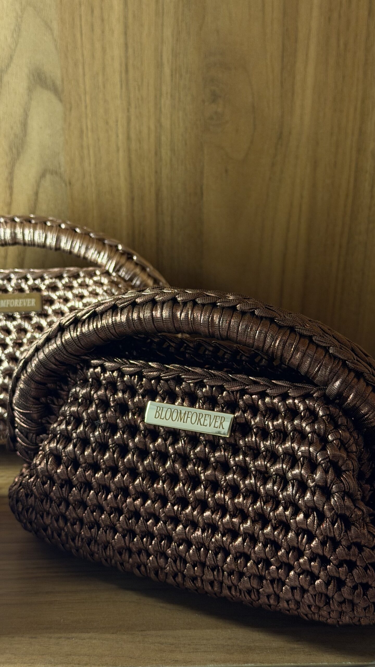 Medium – circle brown